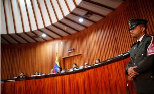 Juristas condenan tesis oficialista de la continuidad
