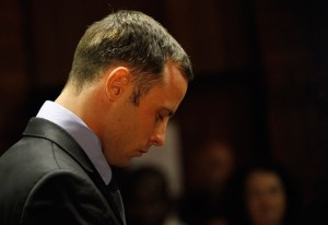 Amigo de Pistorius dice que es “un hombre roto y al borde del suicidio”