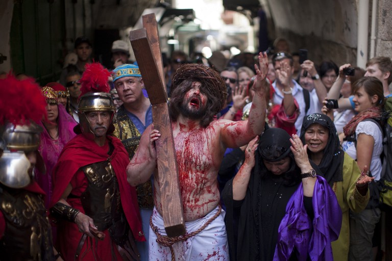 Así rememoran la crucifixión de Jesús en Jerusalén (Fotos)