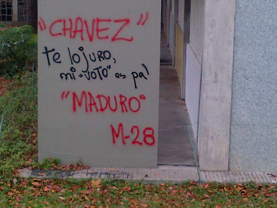 Para invitar a acto por Chávez rayaron paredes de la UCV (Fotos)