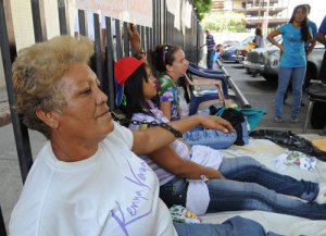 Mujeres se mantienen en huelga de hambre para exigir viviendas en Aragua