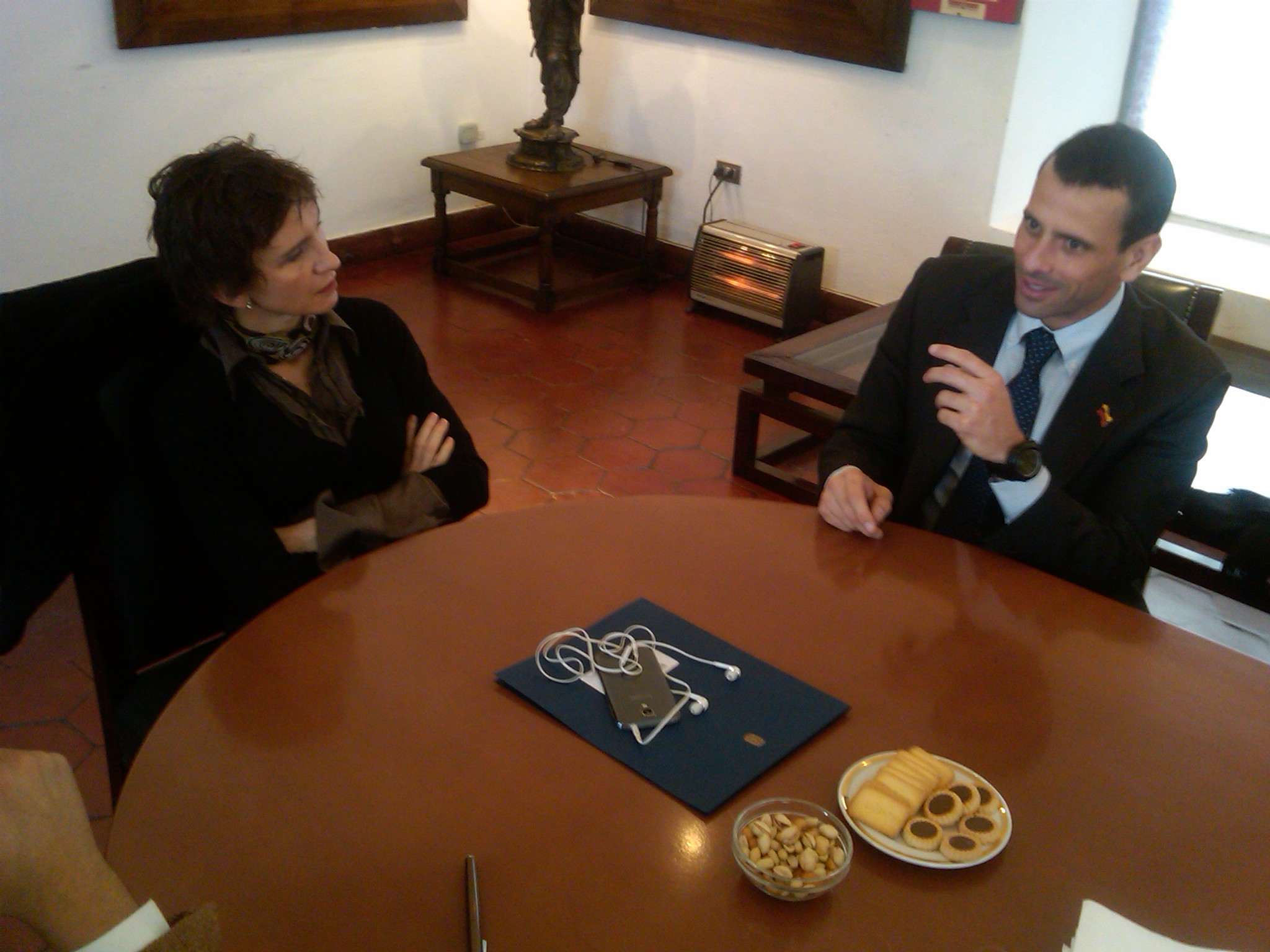El encuentro de Capriles y la Alcaldesa de Santiago de Chile (Fotos)
