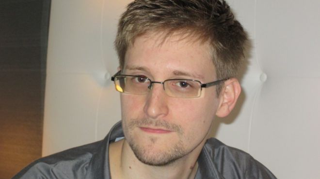 Separados al nacer: Un alemán idéntico a Snowden que pudo haber prendido un problemón