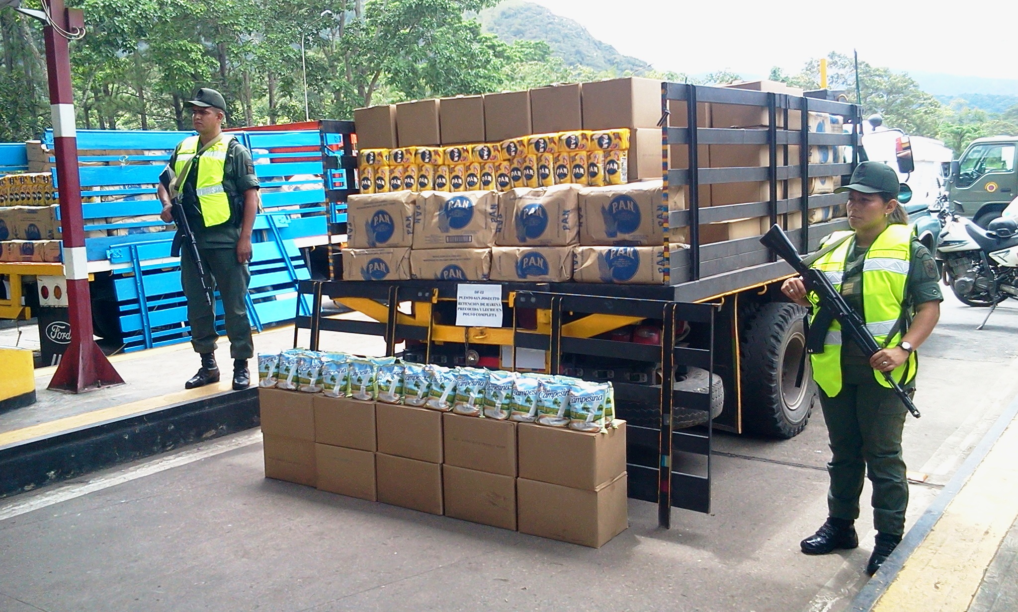 La GNB retuvo aproximadamente 110 toneladas de productos de la cesta básica