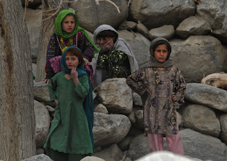 Señores de la guerra en Afganistán compiten para ver quién abusa sexualmente de más niños