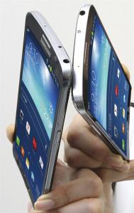 Samsung lanza “Galaxy Round” (Fotos)