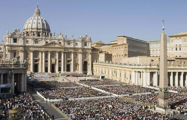El Vaticano encarga un plan para organizar sus medios de comunicación