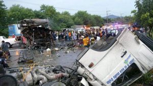 Al menos 29 personas mueren en accidente de autobús en Tailandia