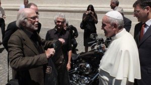 Papa Francisco subastará su Harley Davidson para ayudar a los pobres
