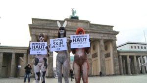 Moda y protesta en Berlín (Video)