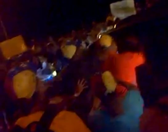 VIDEO: Arrollan manifestantes en Carúpano (imágenes muy fuertes)