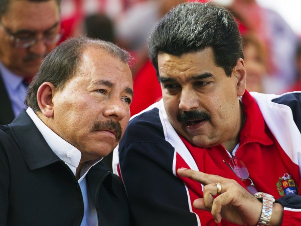 Hablando de regalar dólares: La ayuda de Venezuela a Nicaragua cayó un 5,3 % en el 2014