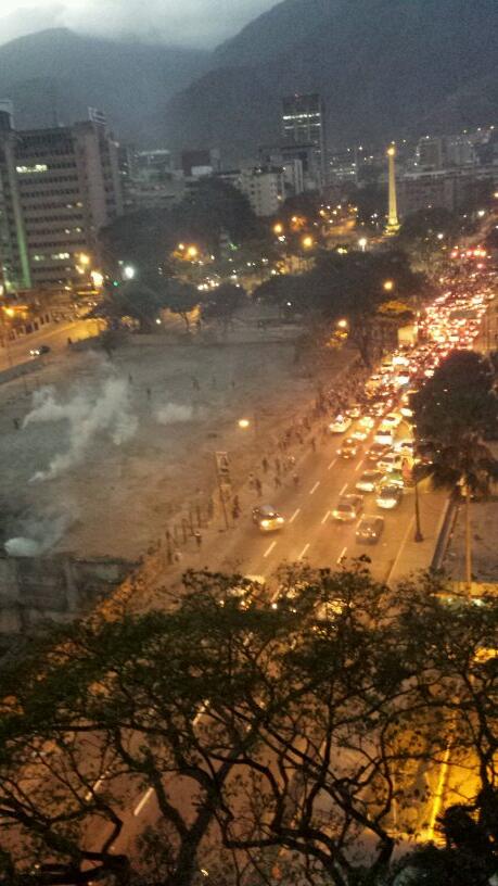 GNB bombardea con lacrimógenas a manifestantes en Altamira (FOTOS)