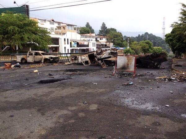 San Cristóbal amanece con barricadas y militarizada este 10M (Fotos)
