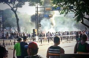 ¡Comenzó jornada de represión en Altamira! (FOTOS)