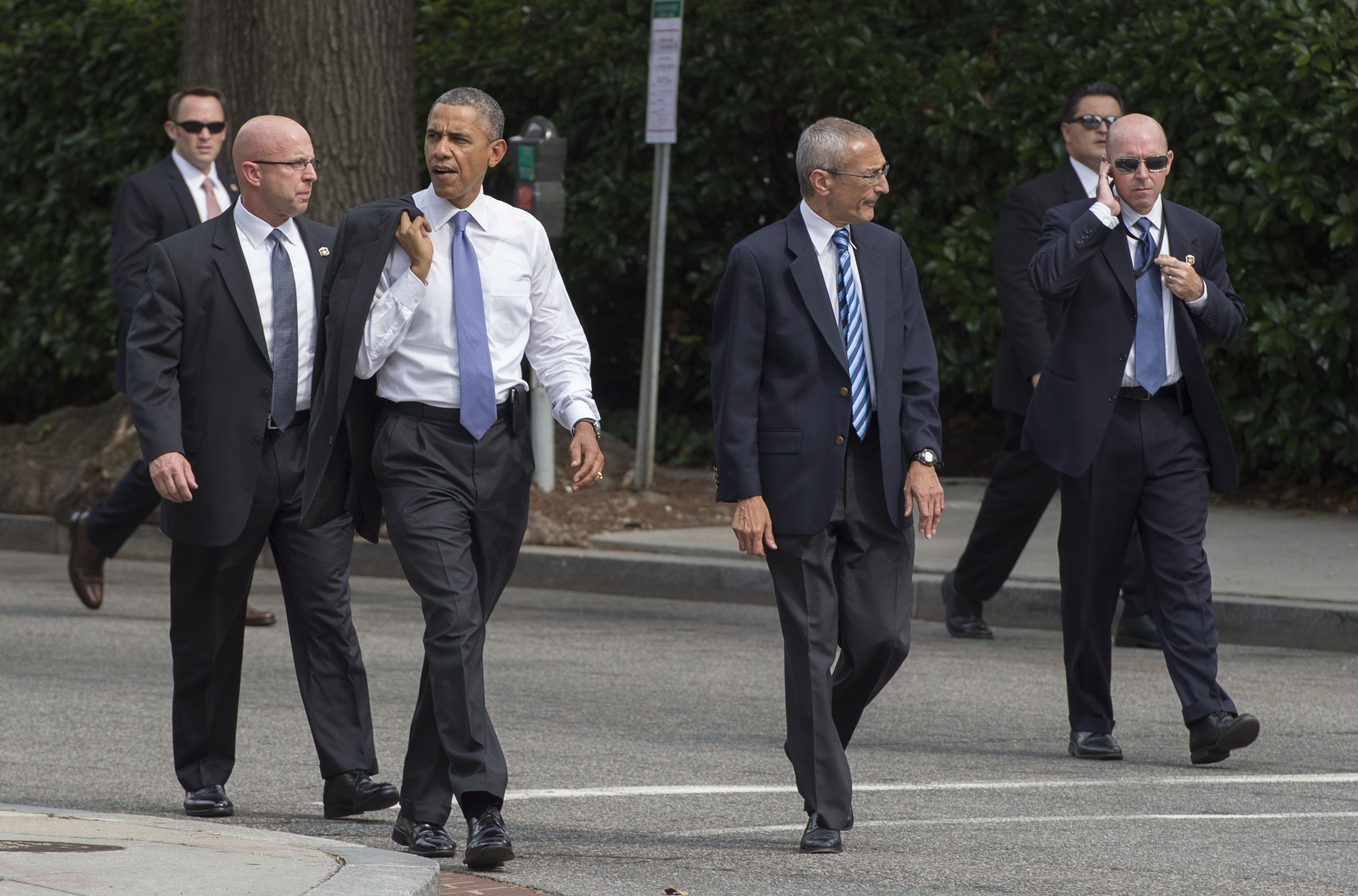Obama sale de paseo por Washington… A pie (Fotos)