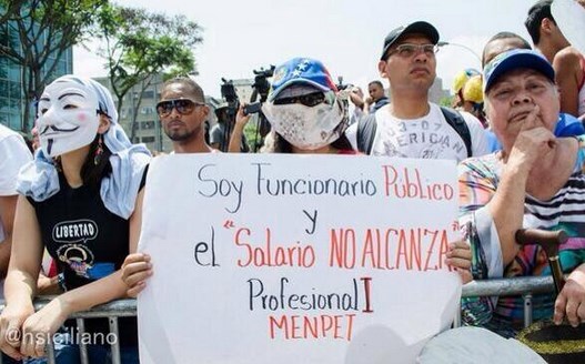 Empleados públicos también protestaron porque el sueldo no alcanza (Foto)