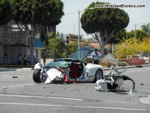 Conductor borracho le desbarató el Ferrari a un chamo y lo mató (FOTOS)
