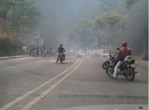 Sigue cerrado acceso a Mariches por protesta de la USM #8M (Fotos)