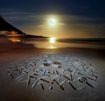 ¡Impactante! Arte escrito en la arena (Fotos)