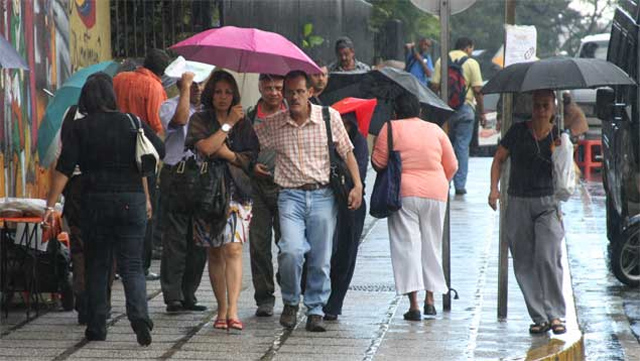 Nubosidad y lluvias dispersas en el occidente venezolano