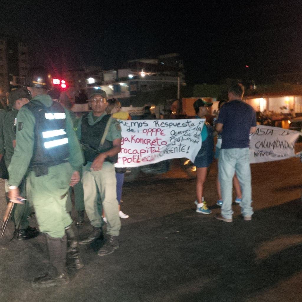 Habitantes de Misión Vivienda protestaron en Vargas por precariedades en su casa (Foto)