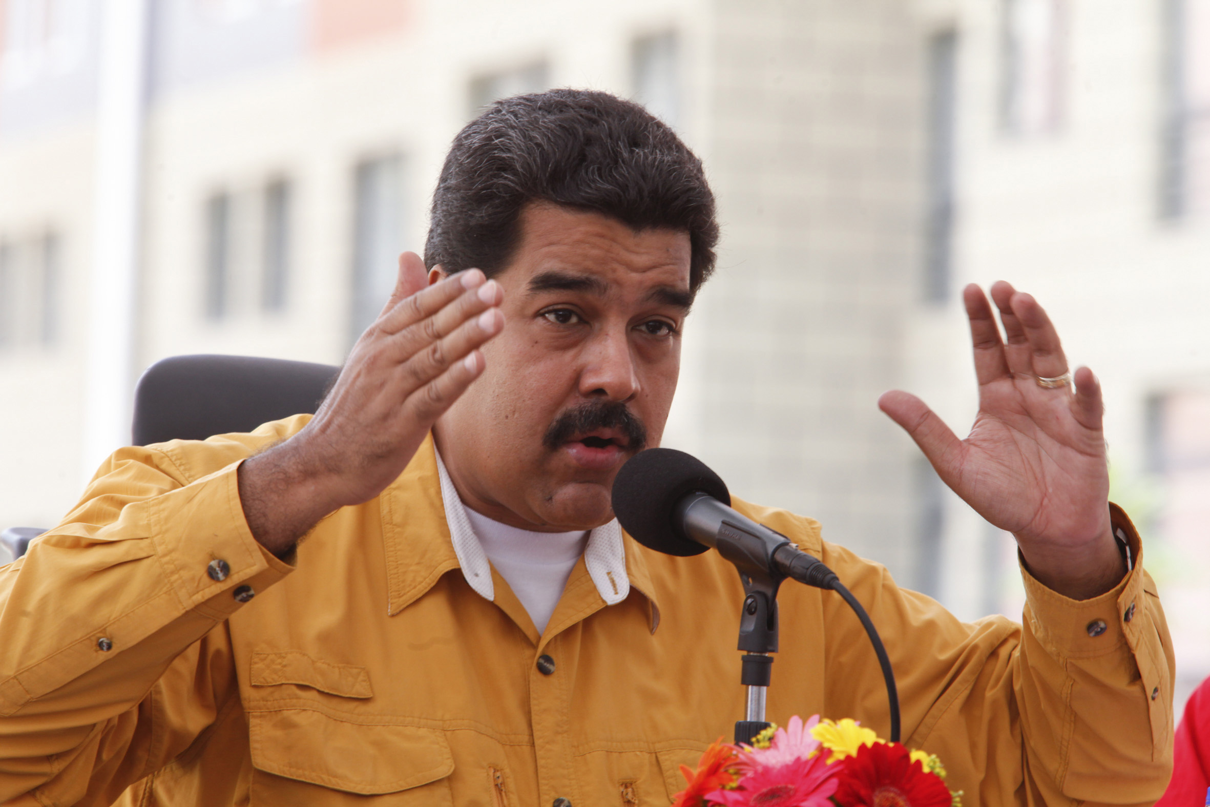 Maduro dice que Cuba envió a médicos “expertos en guerra bacteriológica”