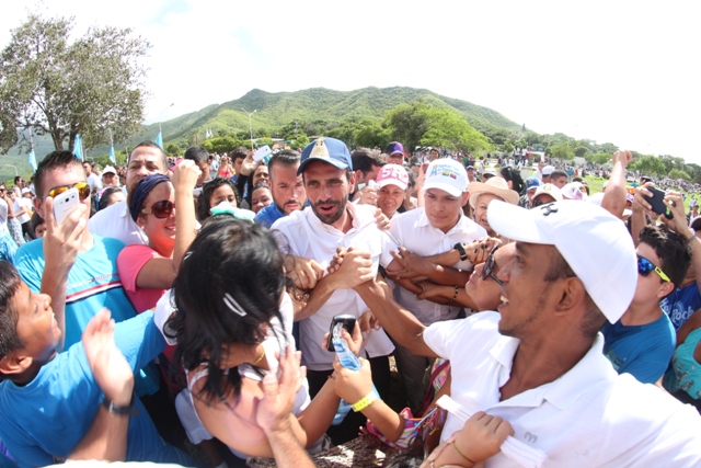 Capriles pidió a la Virgen del Valle por la unión de los venezolanos