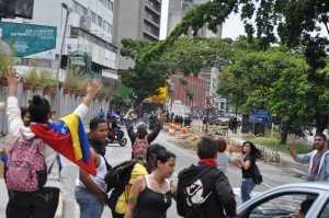 Estudiantes retomaron las calles pacíficamente en Bello Monte (Fotos)