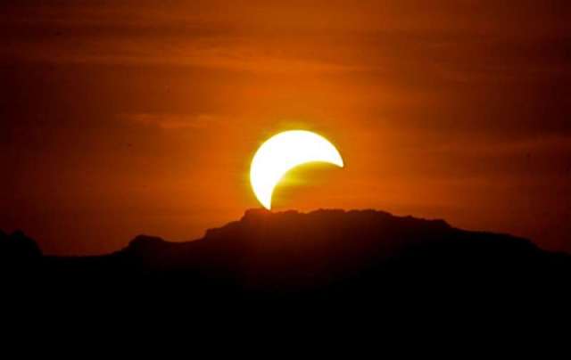 La Luna “morderá” al Sol la noche del jueves en un llamativo eclipse parcial