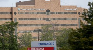 Enfermera que sobrevivió al ébola denuncia a hospital de Dallas