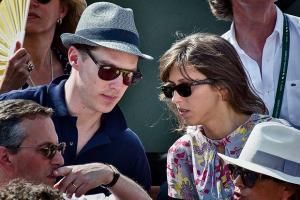 Benedict Cumberbatch anuncia compromiso de boda en aviso de periódico