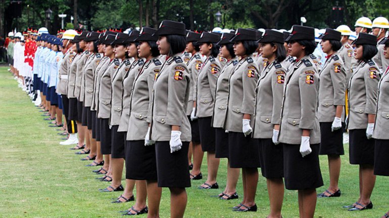 Policía de Indonesia comprueba manualmente la virginidad de sus reclutas (WTF)