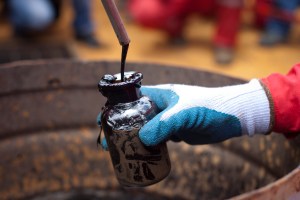 Barril de petróleo sube a 55,42 USD en la apertura en Nueva York