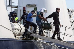 Llega a Canarias el pesquero con tripulación venezolana y 1.500 kilos de cocaína (Fotos)