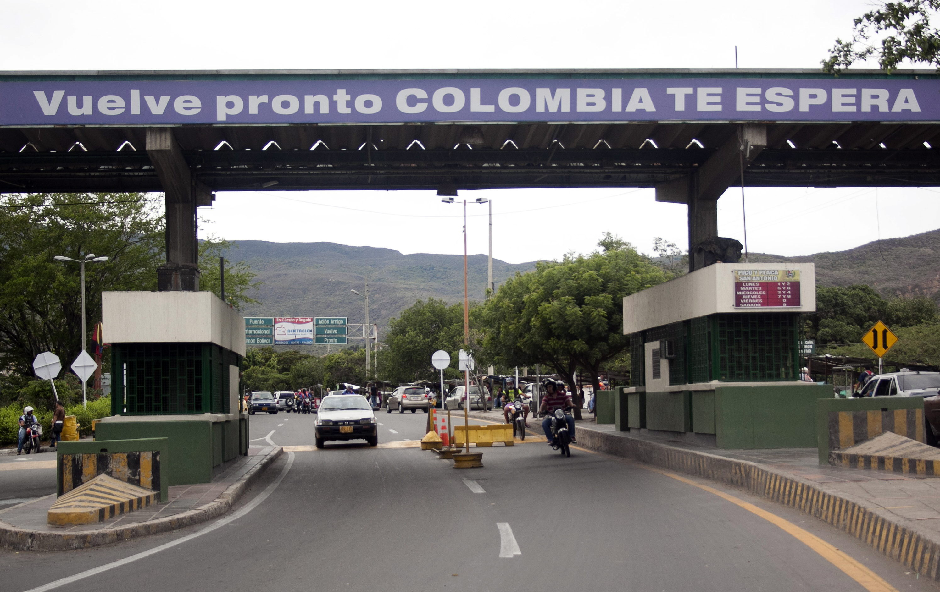 Colombia presenta queja a Venezuela por supuestos maltratos a deportados