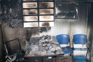 Módulo de PoliCarrizal fue incendiado por grupo de encapuchados (Fotos)