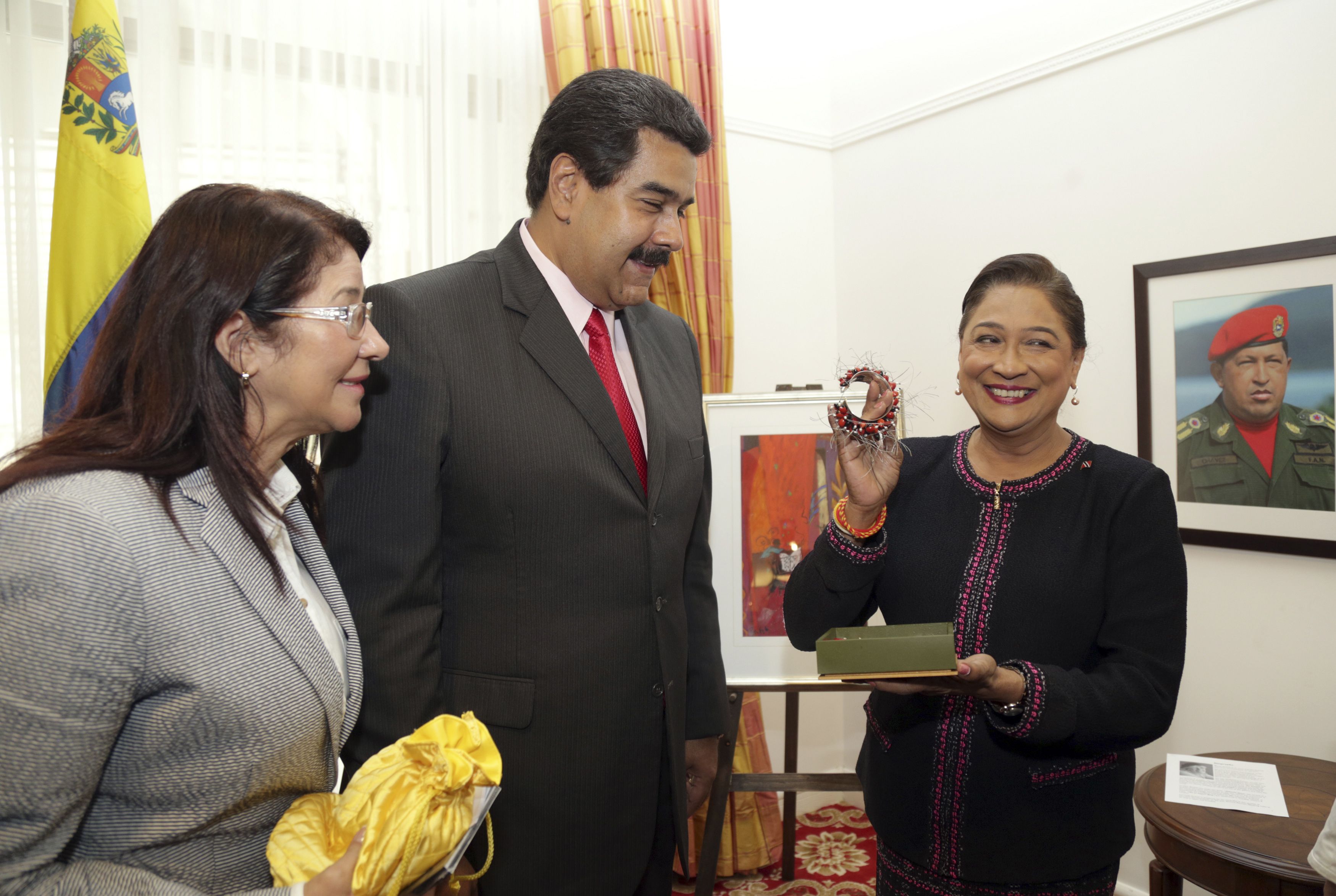 Trinidad enviará a Venezuela gasolina y papel tualé a cambio de crudo