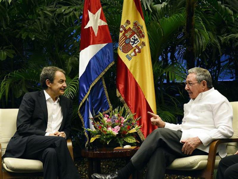 Raúl Castro recibe a Zapatero en La Habana