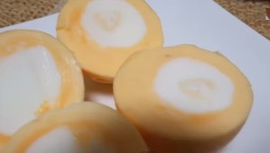 Aprende a invertir el color de los huevos cocidos (Video)