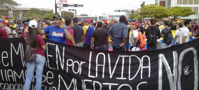 Jóvenes salieron a las calles de Maracaibo a recordar a los caídos (Fotos)
