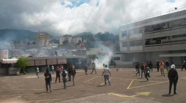 Tres heridos en protestas en Táchira por asesinato de jóvenes estudiantes