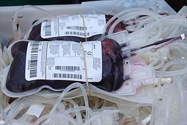 Canadá reduce periodo de exclusión para donantes de sangre homosexuales
