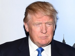 Más de 200.000 firmas piden a NBC romper relaciones con Trump