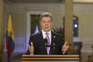 Santos levanta suspensión de bombardeos contra las Farc