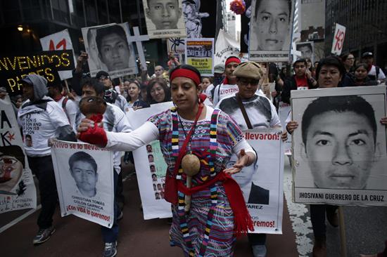 Familiares de 43 estudiantes mexicanos protestaron en Nueva York