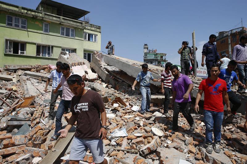 Los nepalíes reviven la pesadilla de un nuevo terremoto (Fotos y Video)