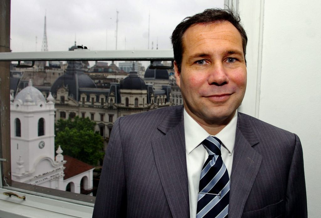 Encuentran golpes en el cuerpo del fiscal Nisman