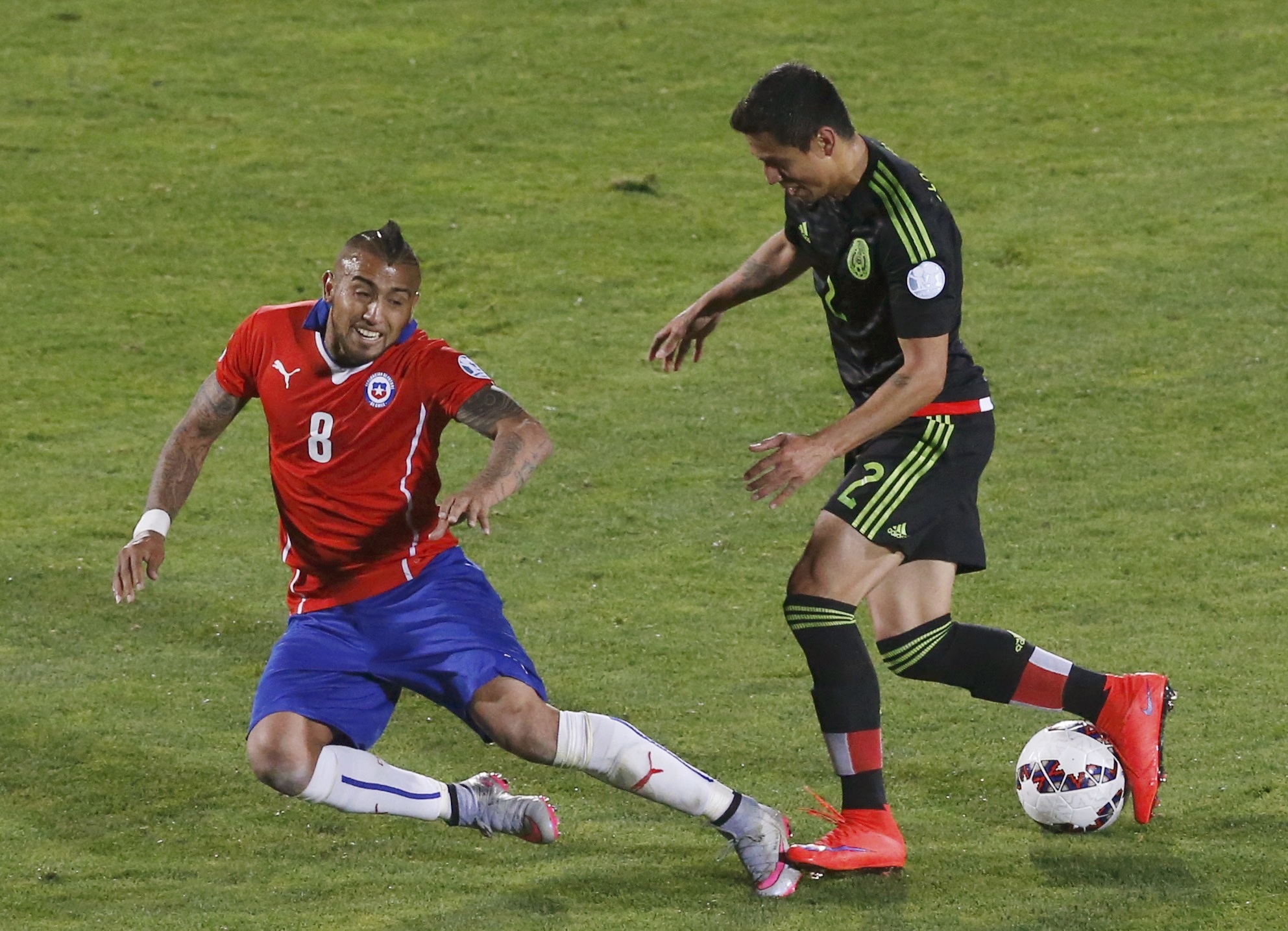 Vidal en duda para la Copa América, tras choque (Video)