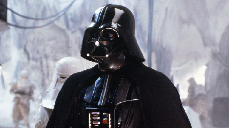 Subastan casco de Darth Vader entre tesoros de Hollywood valorados en 10 millones de dólares